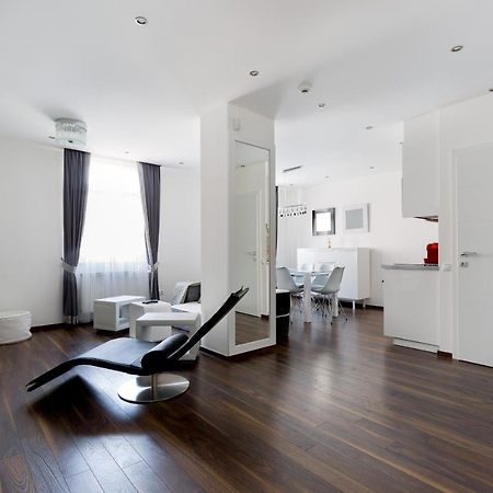 Budapest Central Square 2 Bedrooms Suite - Michaelides Voeroesmarty Square Residences Экстерьер фото