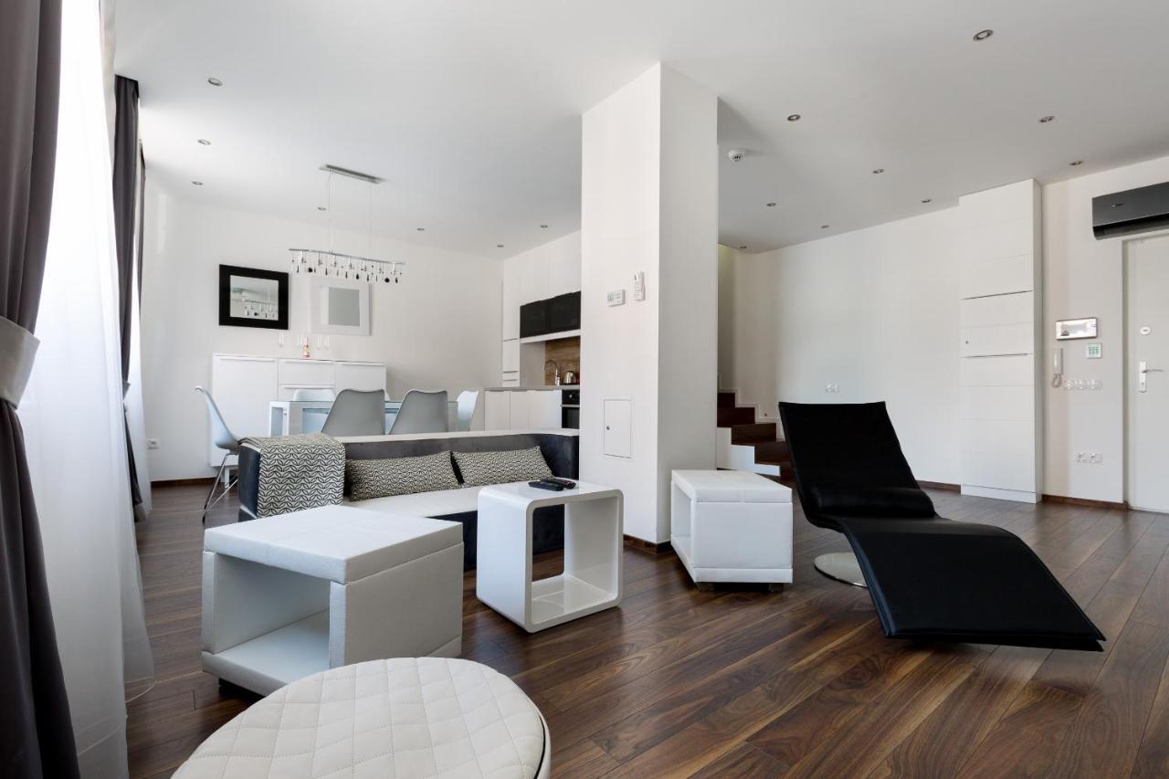 Budapest Central Square 2 Bedrooms Suite - Michaelides Voeroesmarty Square Residences Экстерьер фото