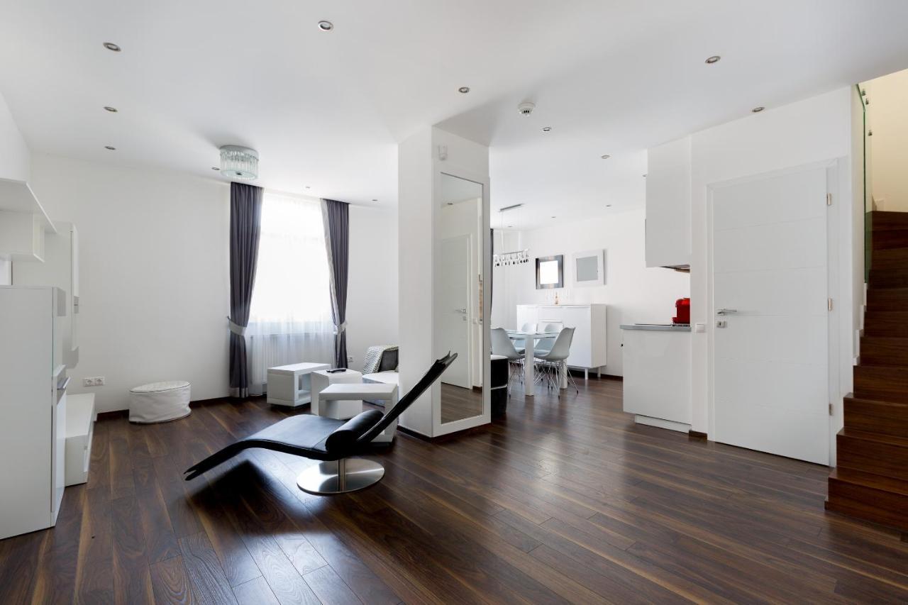 Budapest Central Square 2 Bedrooms Suite - Michaelides Voeroesmarty Square Residences Экстерьер фото