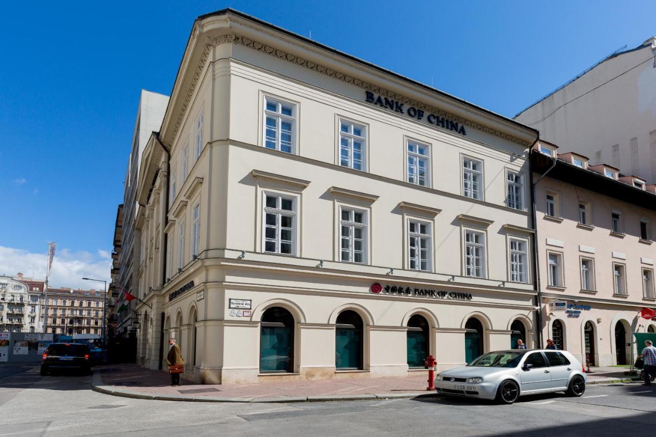 Budapest Central Square 2 Bedrooms Suite - Michaelides Voeroesmarty Square Residences Экстерьер фото