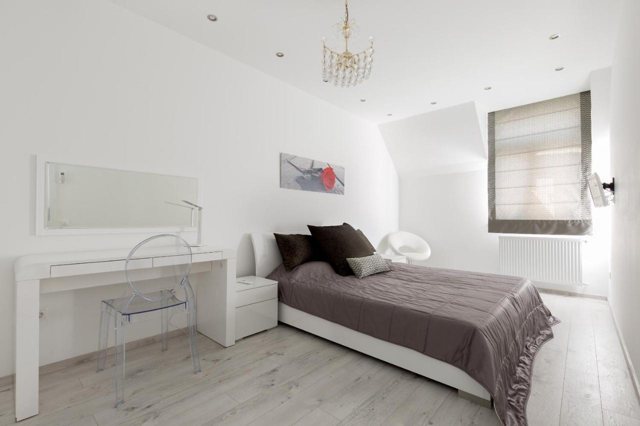 Budapest Central Square 2 Bedrooms Suite - Michaelides Voeroesmarty Square Residences Экстерьер фото