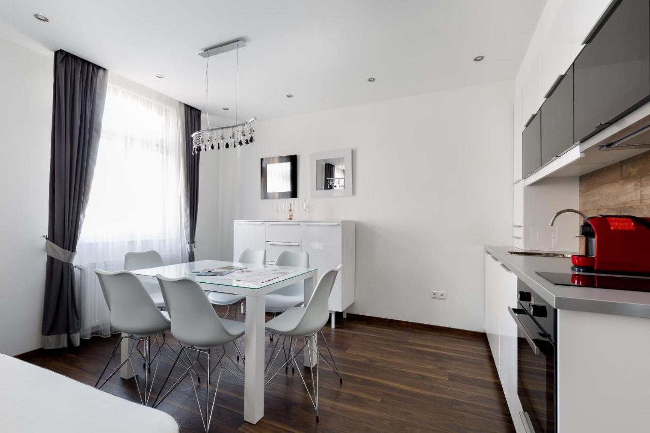Budapest Central Square 2 Bedrooms Suite - Michaelides Voeroesmarty Square Residences Экстерьер фото