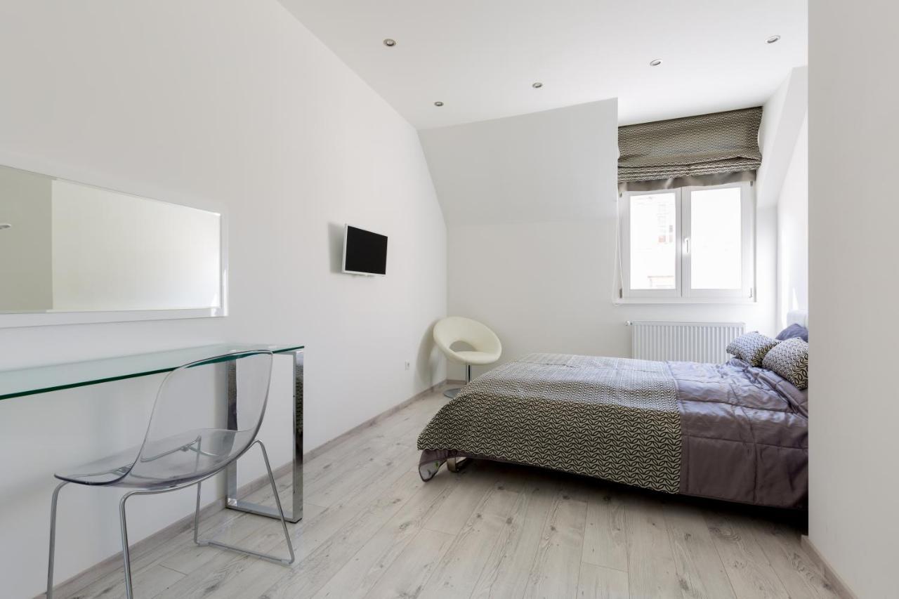 Budapest Central Square 2 Bedrooms Suite - Michaelides Voeroesmarty Square Residences Экстерьер фото