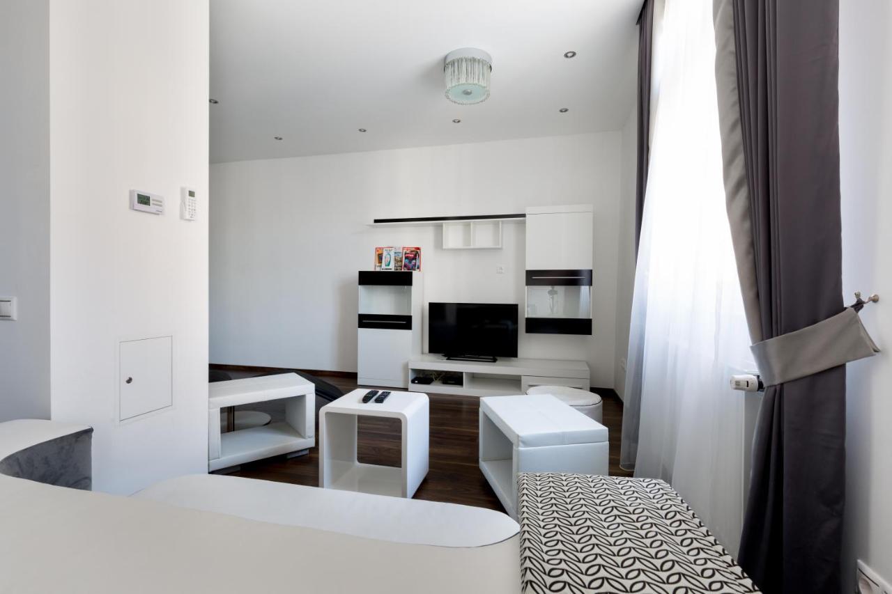 Budapest Central Square 2 Bedrooms Suite - Michaelides Voeroesmarty Square Residences Экстерьер фото
