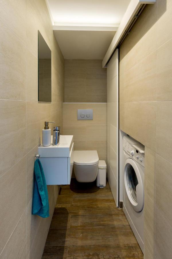 Budapest Central Square 2 Bedrooms Suite - Michaelides Voeroesmarty Square Residences Экстерьер фото