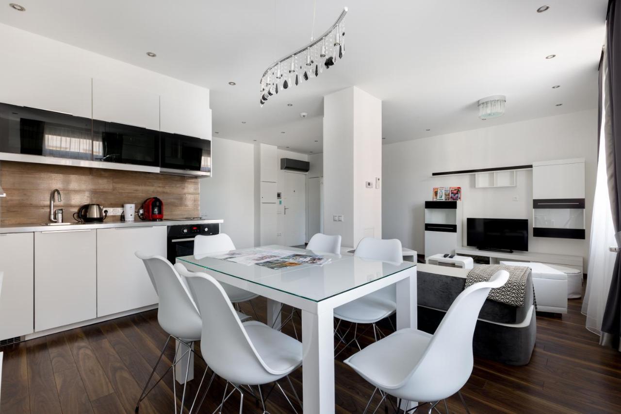 Budapest Central Square 2 Bedrooms Suite - Michaelides Voeroesmarty Square Residences Экстерьер фото