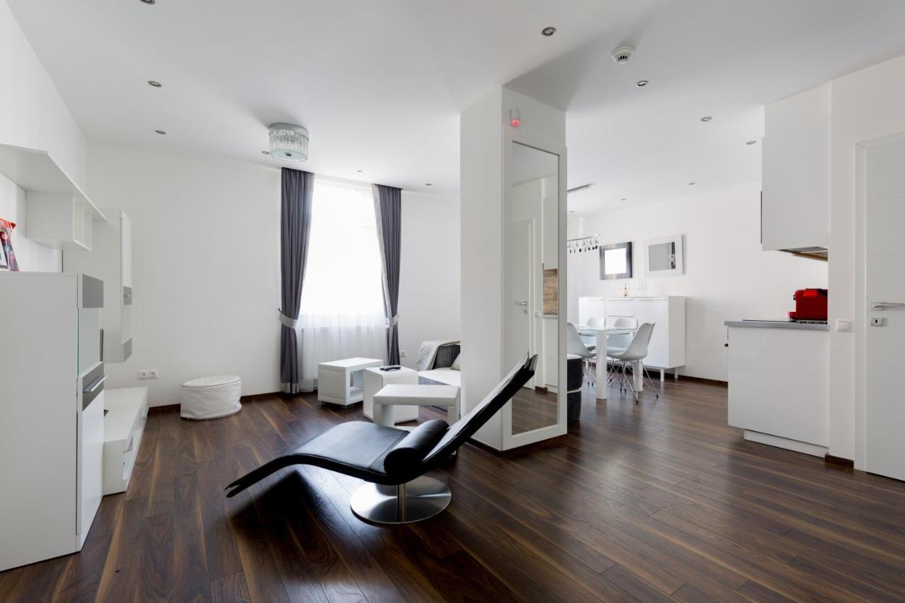 Budapest Central Square 2 Bedrooms Suite - Michaelides Voeroesmarty Square Residences Экстерьер фото