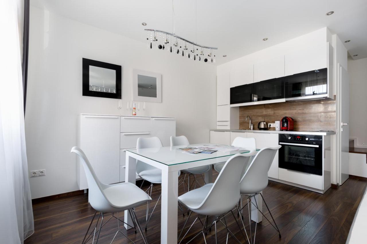 Budapest Central Square 2 Bedrooms Suite - Michaelides Voeroesmarty Square Residences Экстерьер фото